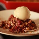 Crumble com bola de gelado