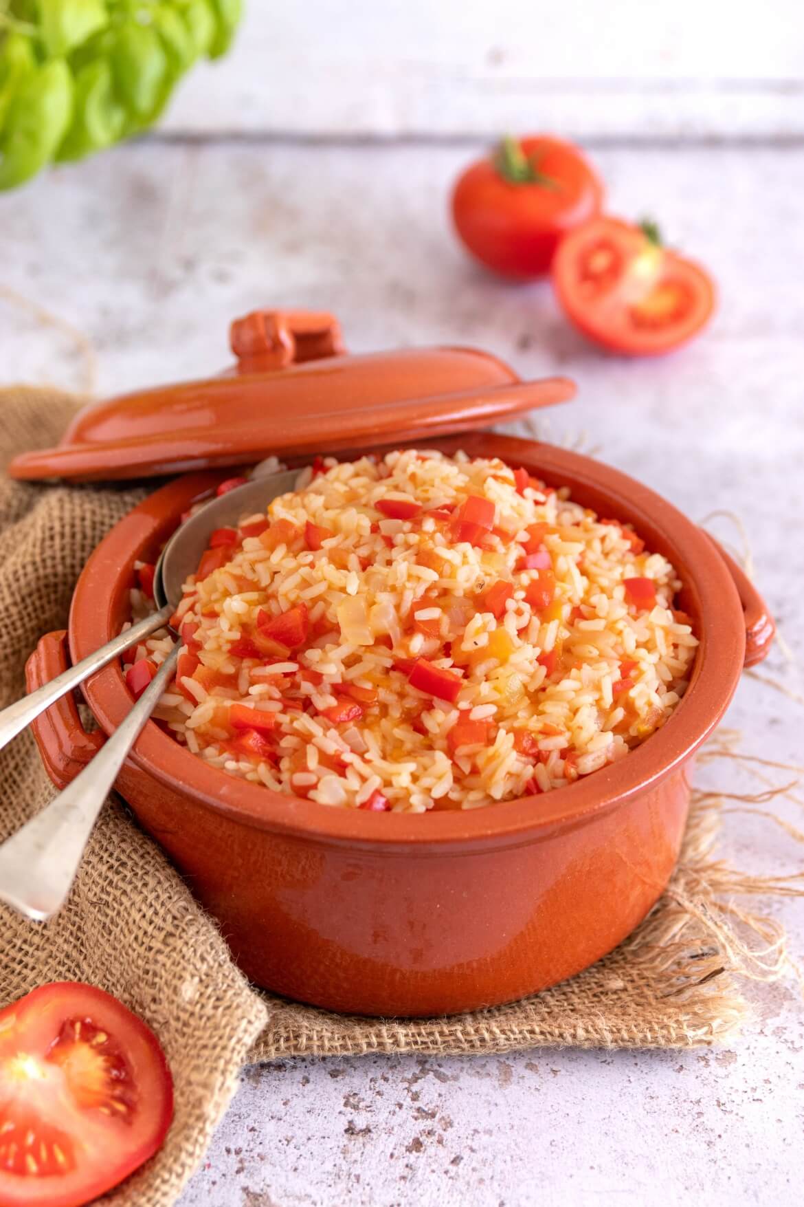 Tacho de barro com arroz de tomate