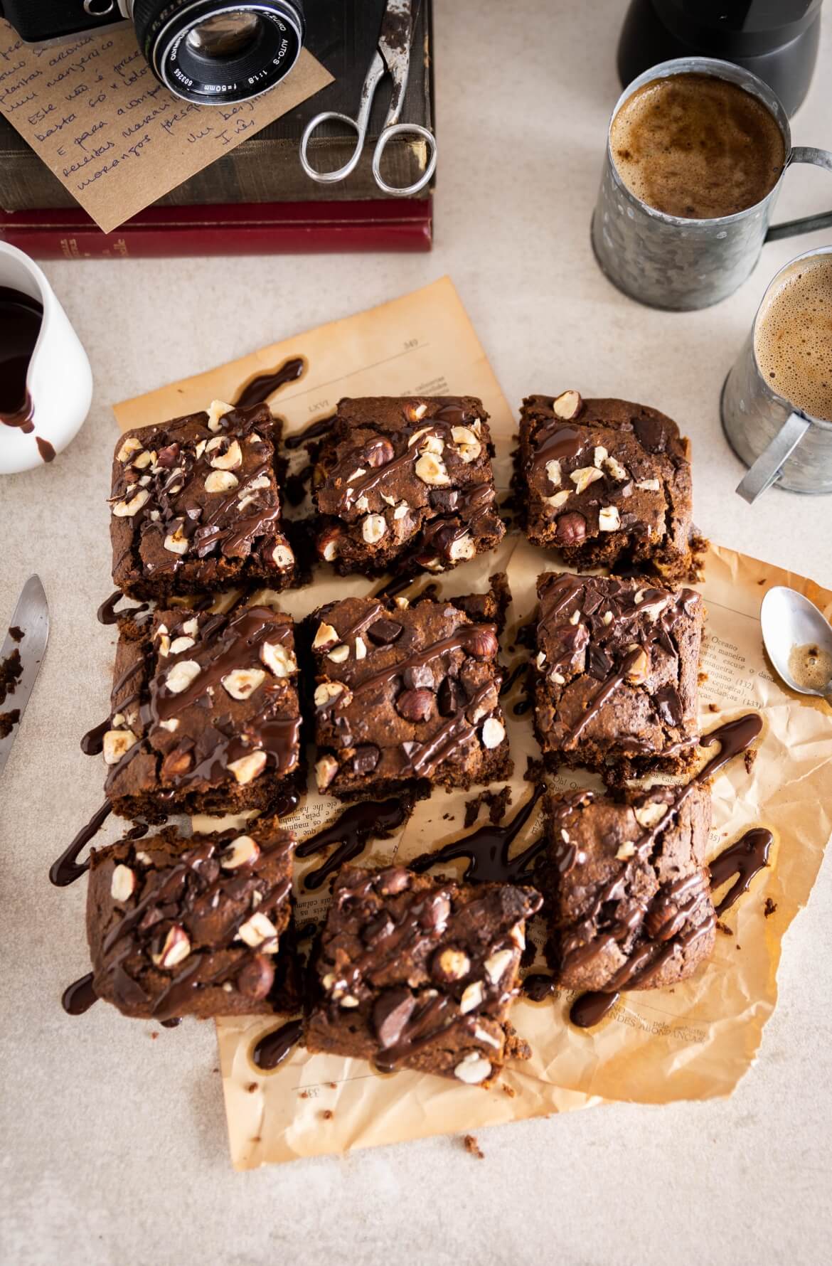 9 quadrados de brownies de chocolate